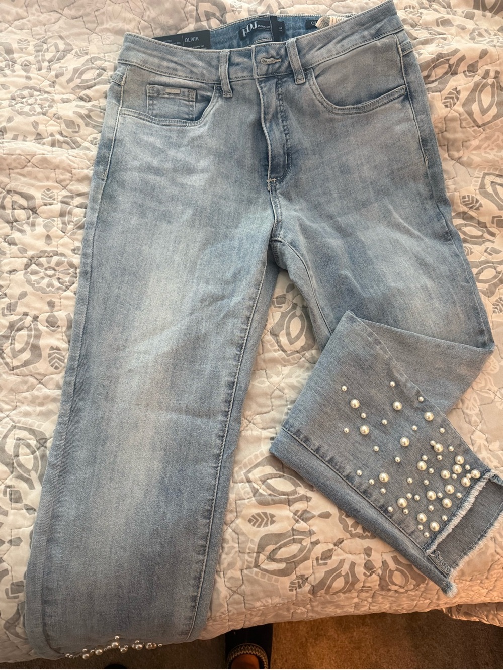 Pearl-Embellished Light Blue Cropped Jeans